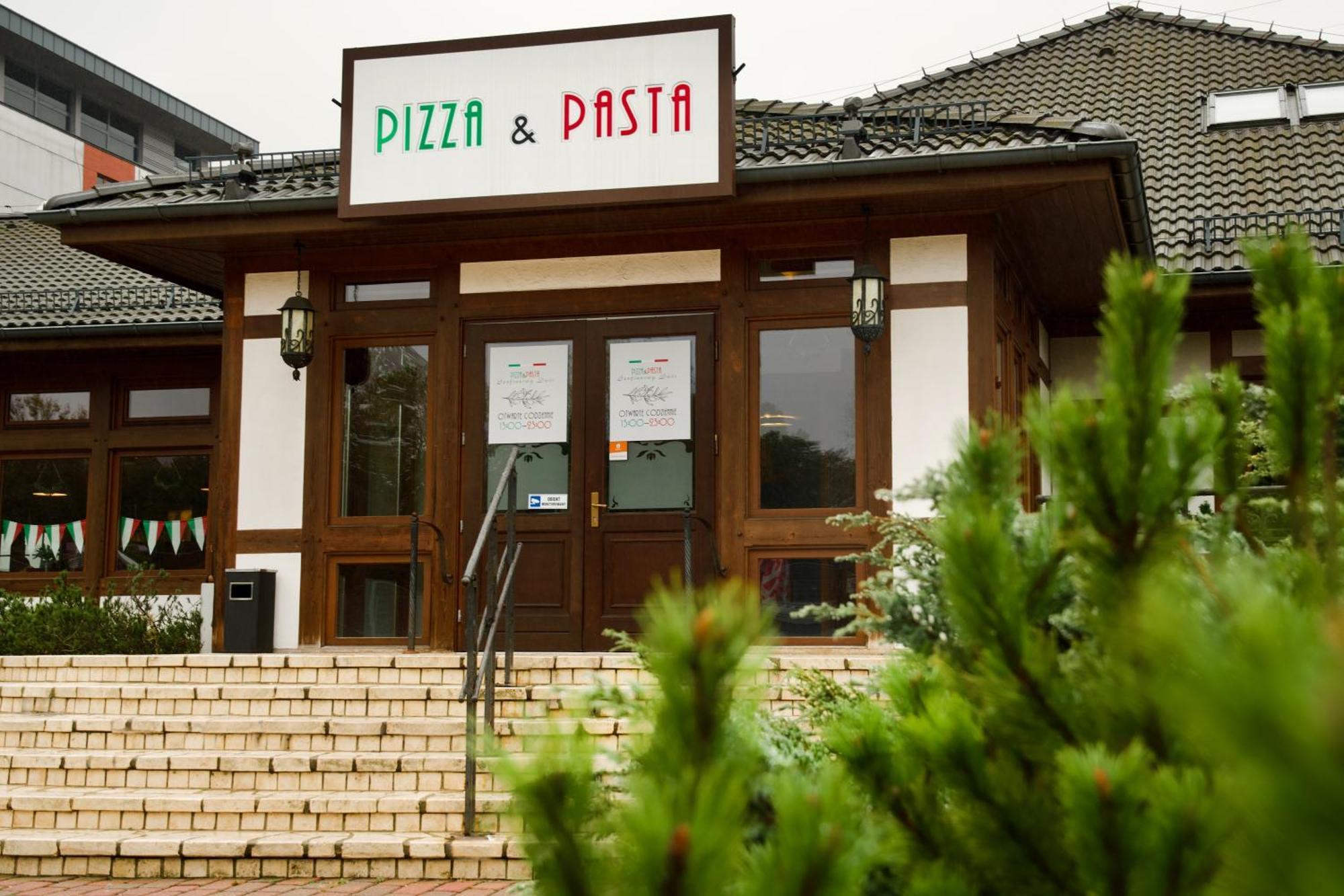 沙弗兰酒店 Czeladź 外观 照片